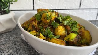 Tasty Potatoes and Cauliflower with Peas || Aloo Gobi Eating Vegetables