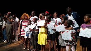 remise des attestations au élèves du club théâtre les Tsanguettes à l'institut français