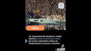 EL VOCALISTA DE COLDPLAY, CHRIS MARTIN, SUFRE APARATOSA CAÍDA EN PLENO CONCIERTO