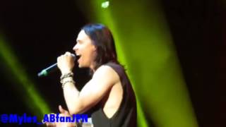 Myles Kennedy ninja-like dodging skill during 'Sweet child o'mine' :D - Rockhal 17th June 2015