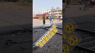 😱🥺सावधानी हटी तो दुर्घटना घटी indian rail कभी ऐसा ना करे😱 #shorts #besafe #viral