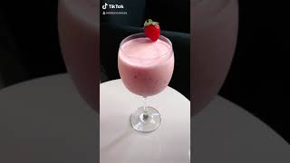 عصير  منعش مكون من  خليط الفراولة و مشروب سبرايت 🍓🍹