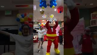 Sayaw ni Jollibee kayang kayang sabayan😁#jollibee #jollibeebidaangsaya #bidaangsaya#sayawnijollibee