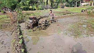 pindah garapan 2 joki traktor sawah kerja smana naik galengan penggarapan sawah lumpur dalam