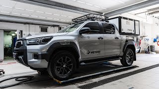 Jaktrigget Toyota Hilux med hundekasse fra Metbox