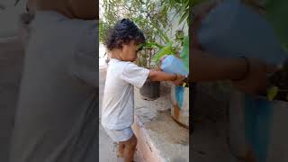 చిన్ని చిన్ని ఆశ song కి kid mall trees ki water posthu good attitude