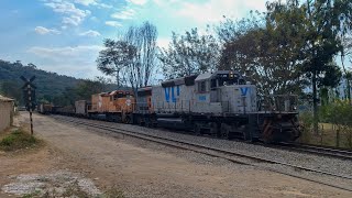 Trem cargueiro misto passando pela zona rural de Itaúna MG com as SD40-2 e T2BB