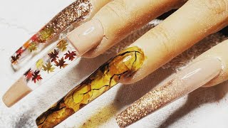 Beginner Fall Inspired Gold Glitter&Leafs
color blocking nails