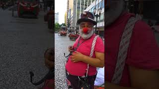 Palhaço Chameguinho, conhecido como o “sombra” da rua XV de Novembro #curitiba