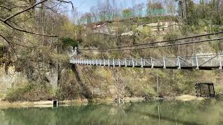 Passerelle des Neigles - reizvolle Hängebrücke in Freiburg (Schweiz) - überquert die Saane