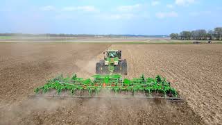 John Deere 9510R Cultivating