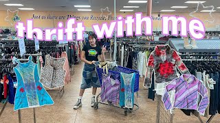 THRIFT WITH ME // thrifting *ICONIC* Y2K pieces in Las Vegas!!!