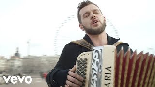 Claudio Capéo - Un homme debout (clip officiel)