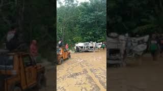 EVAKUASI MOBIL KORBAN TANAH LONGSOR DI MAROS