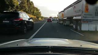 Hyundai ix35 using the shoulder, Hume Motorway Casula. How do you tell if it's authorised?