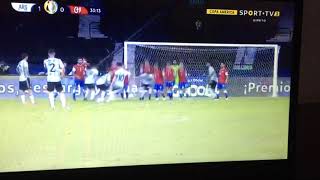 MESSI’ a free kick vs Chile