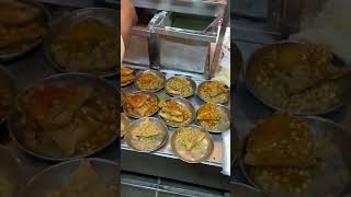 Most famous samosas in Lahore