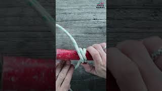 Using the Rolling Hitch, you can safely lift cylindrical objects #shorts #knots #knotguides