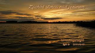 Zachód słońca nad jeziorem