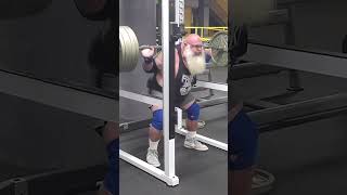 Santa's been hitting the gym 🤣💪 (🎥: ViralHog)