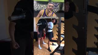 A ajuda que você precisa🤣#humor#memesmaromba#youtubeshorts#rir#shortsclip#shortsviral#shorts#gym