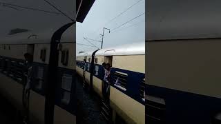 গতি দানব Humssafar express...   Asam-Bengaluru via kolkata