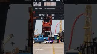 How ship containers are secured on ship