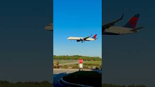 iPhone Cinematic video No edits #shorts #airplane #planespotter #aircraft #avgeek #iphone