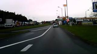 Wypadek na DTŚ przy Auchan: Opel wjechał w ciężarówkę 06.09.2016