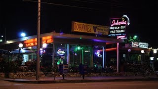 Johnnie's Pastrami - Restaurant Nocturne