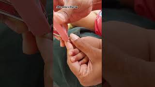 How To Cut Baby Nails Safely With Nail Cutter In Tamil குழந்தை நகம் வெட்டுவது எப்படி #tips #ytshorts