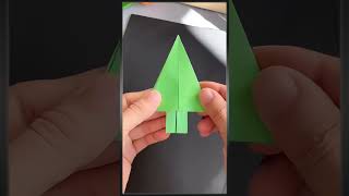 Fold a Christmas tree from a square paper