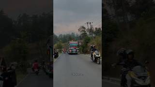 BERDANSA DENGAN TELOLET POKOKE JOGET BUS FAJAR TRANS 61 “DINASTY”