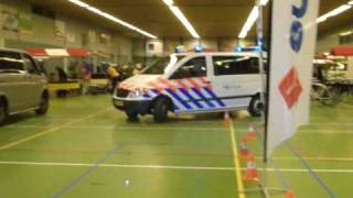 Politie met zwaailichten in Sporthal!