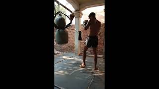 MrLy fighter Khao training on a selfmade custom bag for clinching