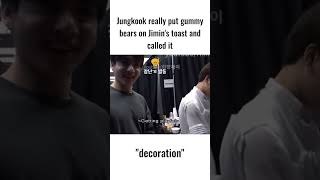 Jungkook put gummy bears on Jimin's toast 😭🐇🐣💜  #bts #jungkook  #jimin