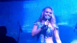 JOELMA FALANDO O NOME DO FC CALYPSO EM PARIS/SP