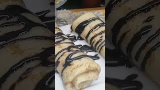 des crêpes à la sauce chocolat