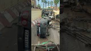 Las grúas han comenzado a retirar los coches atrapados en el túnel de Benetússer