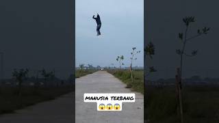 manusia terbang 😱😅 #terbang #magic #viral #viralvideo #viralshorts #fypシ #fypshorts #trendingshorts