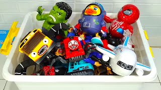 SATU KOTAK PENUH MAINAN, ADA MOBILAN POPLISI, ROBOT SUPERMAN SPIDERMAN, THOMAS EXE CHOO CHOO CHARLES