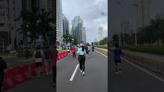 Car free morning mencari garasi di jalan umum