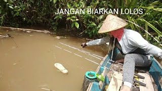 Terjadi aksi penyelamatan!! Mancing di anak sungai 5 meter!! MANCING LIAR UDANG GALAH