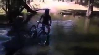 Bicicletas caida agua