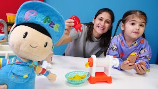 Bebek videoları. Oyuncak Pepee kafede patso istiyor. Play Doh oyun hamuru oyunları.