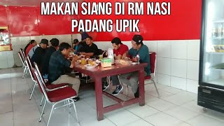 Mampir makan siang di RM NASI PADANG UPIK.