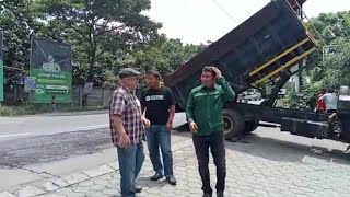 Warga Perbaiki Bahu Jalan Akses Menuju Pintu Masuk Komplek Arga Bajapura, Saat Bantu Relawan Gempar