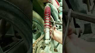 Motorcycle damper adjustment process- Good tools and machinery can increase work efficiency