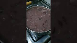 Fiz um panelão de feijoada com bastante carne #shorts