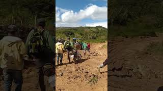 O dia que tava arrumando minha estrada rolou de tudo um pouco